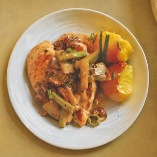 Пилешко филе със сушени доматки (400г)