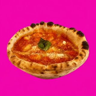Gnocchi pomodoro e mozzarella en cesto de pizza