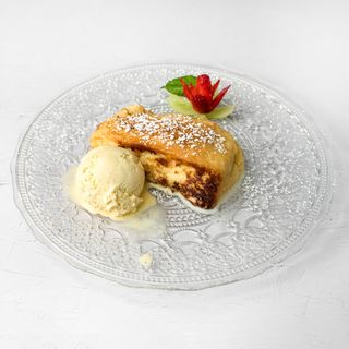 Torrija Brioche Con Crema Helada De Vainilla