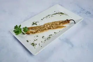 Pečena ljuta paprika sa belim lukom