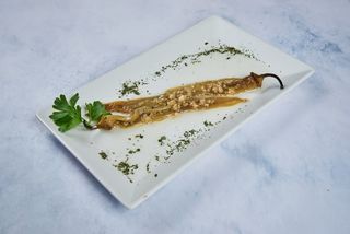 Pečena ljuta paprika sa belim lukom