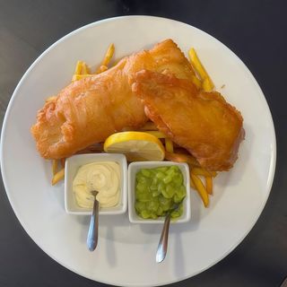 Filé de Peixe Frito com Batata Fritas