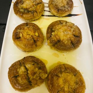 Champiñones A La Plancha Con Salsa De La Casa