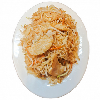 220. Спагети с пилешко и зеленчуци (700г)