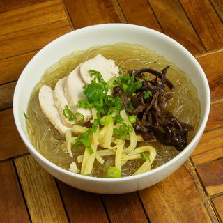 Chińska z makaronem sojowym		200ml