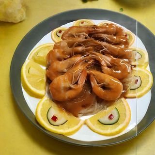 86 Kozice sa bijelim lukom i fengan nudlama