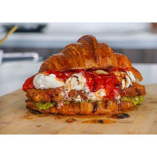 Caprese croissant