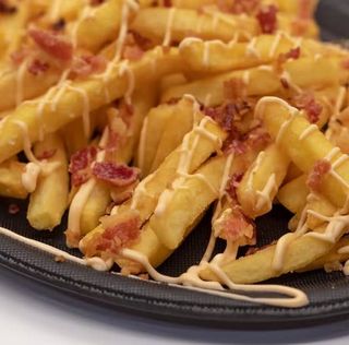 Patatine fritte cheddar e bacon