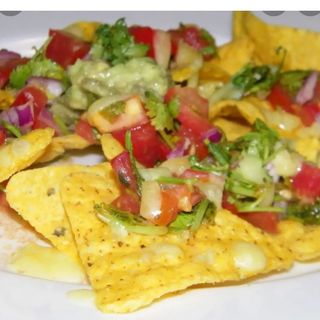 Nachos con guacamole 