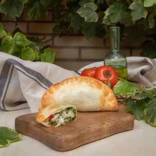 Empanadilla De Espinacas y Queso