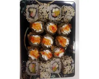 15. Maki Frito  e Califórnia Sesame (16 peças)