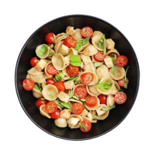 Ensalada De Pasta Con Aceite De Tomate Y Albahaca