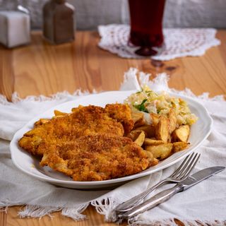 Medaliony drobiowe, frytki , surówka