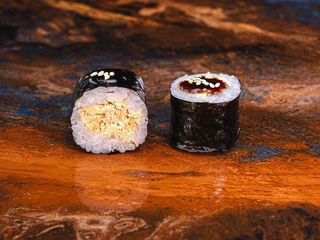 Hosomaki z pieczonym łososiem