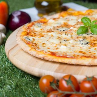 PIZZA CUATRO QUESOS (33 Cm.)