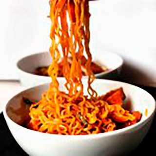 27A. YAKISOBA CON GAMBAS