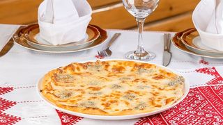 პიცა ოთხი ყველი