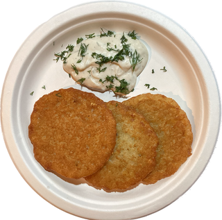 Українські драники з чесноковим соусом