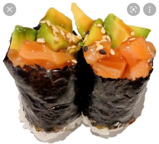 gunkan de salmon y aguacate 2 pieza