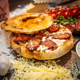 Komplet lepinja sa domaćom kobasicom