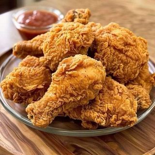 Plato De Pollo Crujiente A La Broster Con Papas Fritas