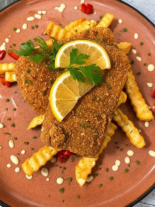 Pohovani sir sa pomfritom i tartar sosom