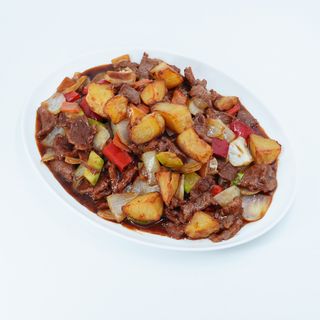 706 Govedina sa krompirom i povrćem