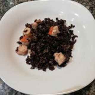 Riso venere, gamberi e zucchine