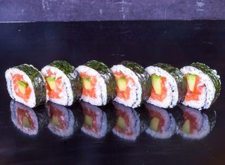 Футомаки Сьомга и авокадо (6бр-160г)