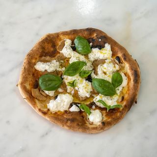 Pizza porcini e burrata senza glutine