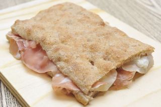 Ciaccino con prosciutto crudo per 4 persone