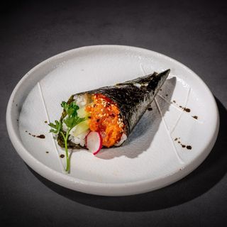 143. Temaki spicy maguro