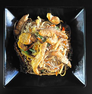 Удон з куркою та овочами (350г)