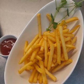 Картопля фрі (140/40г)