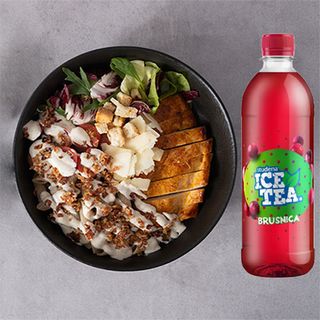 Cezar grill bowl+Studena ledeni čaj brusnica 0,5L