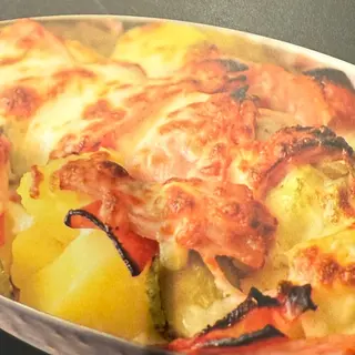 Запечени картофи с чоризо и бекон(350гр)