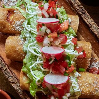 Tacos dorados de pollo (3 uds.)