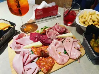Tagliere di salumi e formaggi