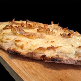 Pizza Carbonara Con Guanciale (Masa Artesanal)