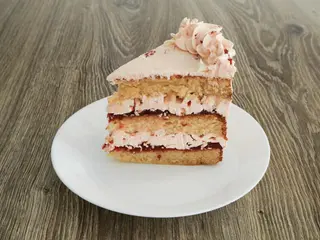 Tarta De Vainilla Con Fresa