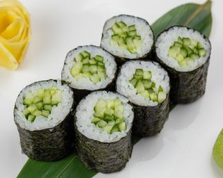 Макі з огірком 