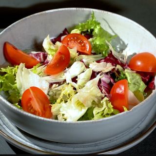 Mix de verdețuri cu roşii cherry