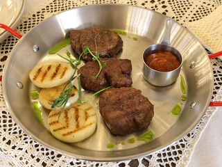 Медальоны  из телятины