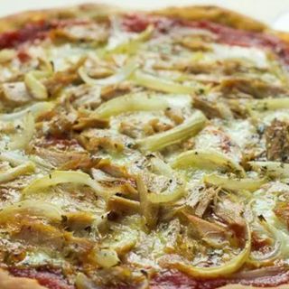 Pizza De Atún (Mediana)