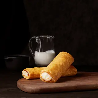Ștrudel cu umplutură cremoasă cu iaurt