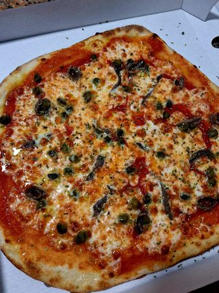 Pizza napolitana (33 cm.)