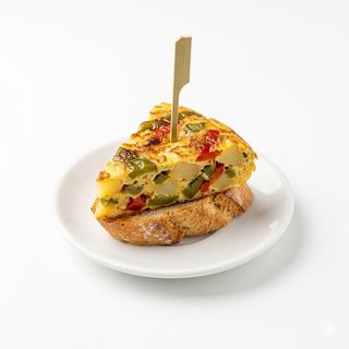 Pincho De Tortilla De Pimiento Verde Y Pimiento Rojo