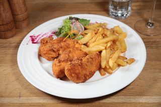 Crispy de pui cu cartofi prajiti