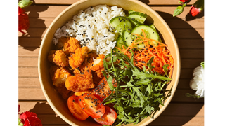 Bowl z kaszą kuskus i kurczakiem