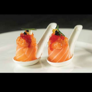 61 Gunkan spicy salmon 2 pezzi